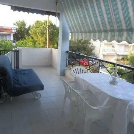 Apartment Apart. Near The With Indor Parking And Yard *