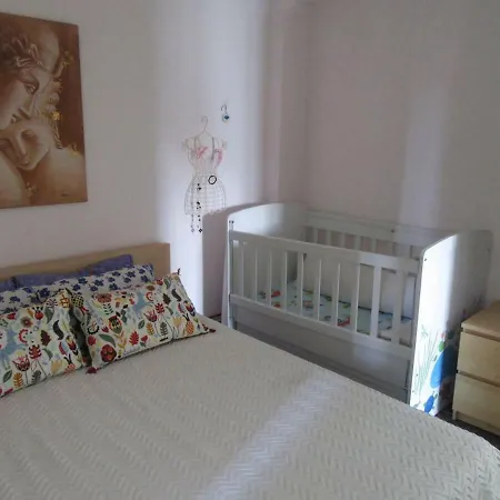 Apart. Near The With Indor Parking And Yard Apartman