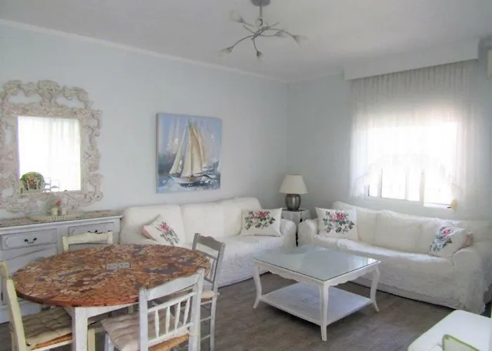 Apart. Near The With Indor Parking And Yard Lejlighed *