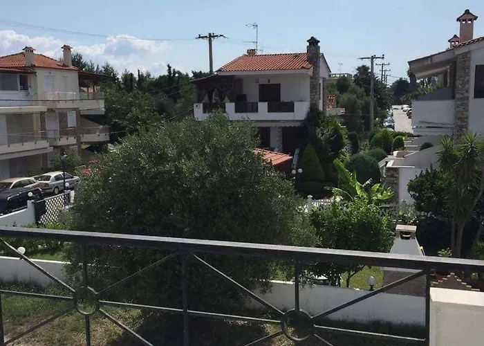 Apart. Near The With Indor Parking And Yard * Pefkochori