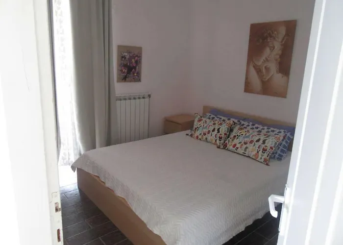 Apart. Near The With Indor Parking And Yard Lejlighed