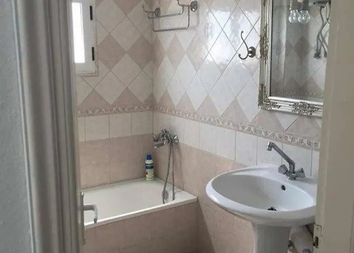 Apart. Near The With Indor Parking And Yard Pefkochori