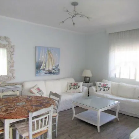 Apart. Near The With Indor Parking And Yard Apartament *